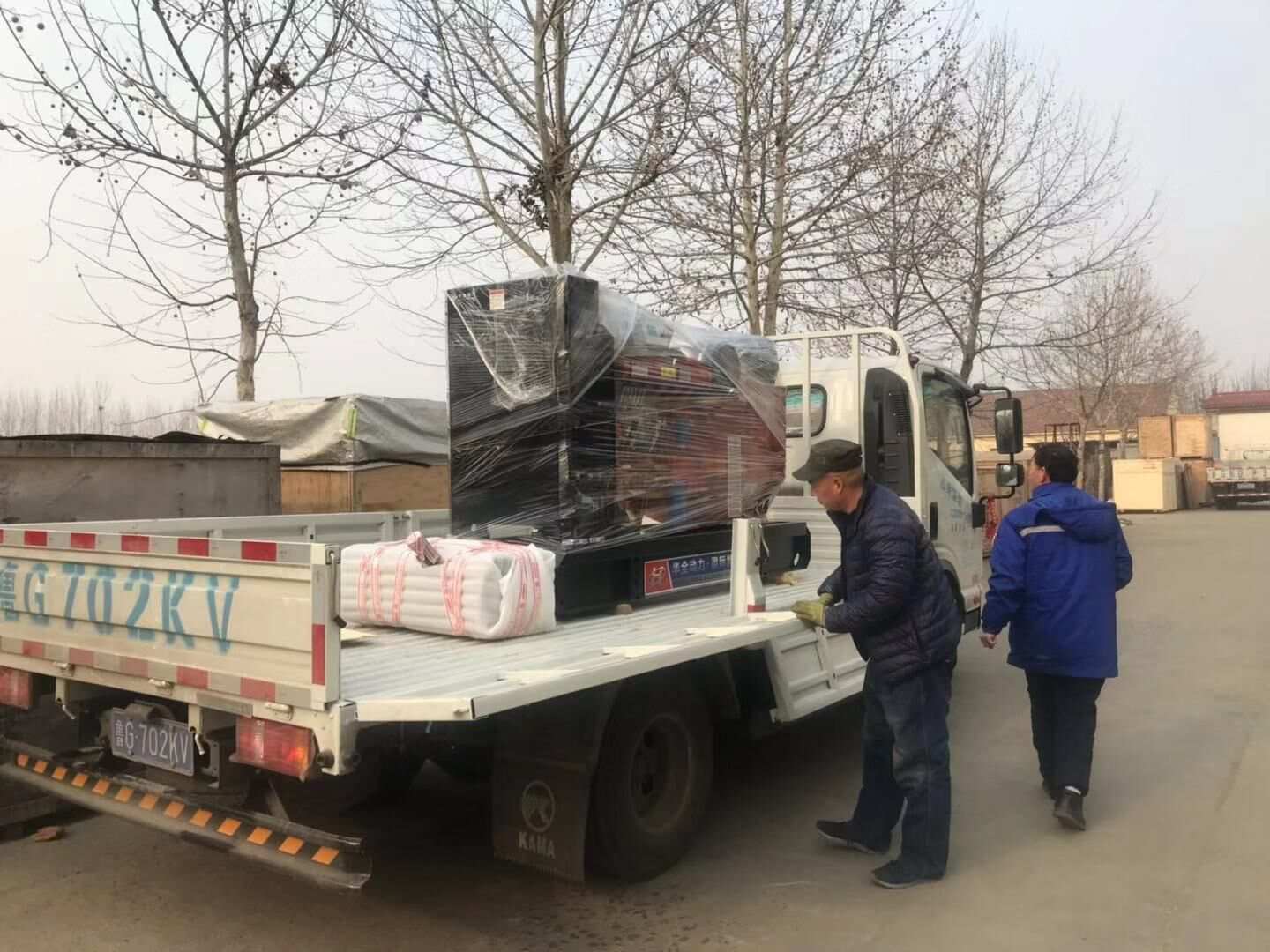 華全動力一臺60kw底座油箱立柜自啟動柴油發(fā)電機組于1月16日成功發(fā)往山東省